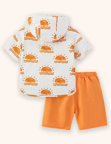 Conjunto con capucha y estampado de sol