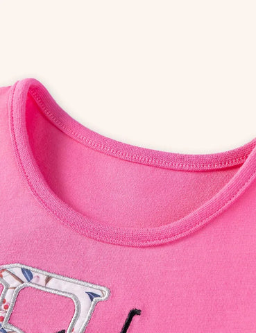 Kleid mit Comic-Auto-Applikation