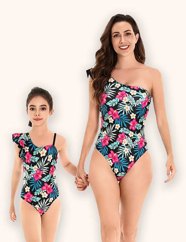 Traje de baño a juego con familia de flores