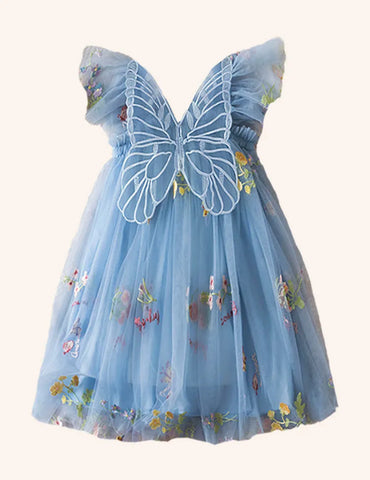 Besticktes Kleid mit Blumen und Schmetterlingen