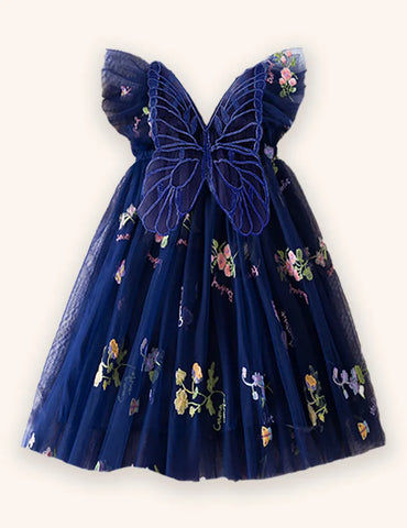 Besticktes Kleid mit Blumen und Schmetterlingen