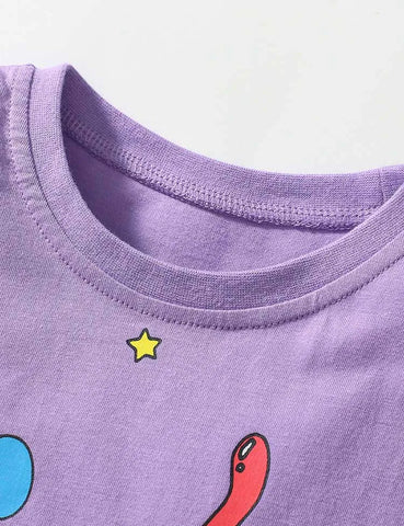 Conjunto de camiseta estampada de celebración de fiesta