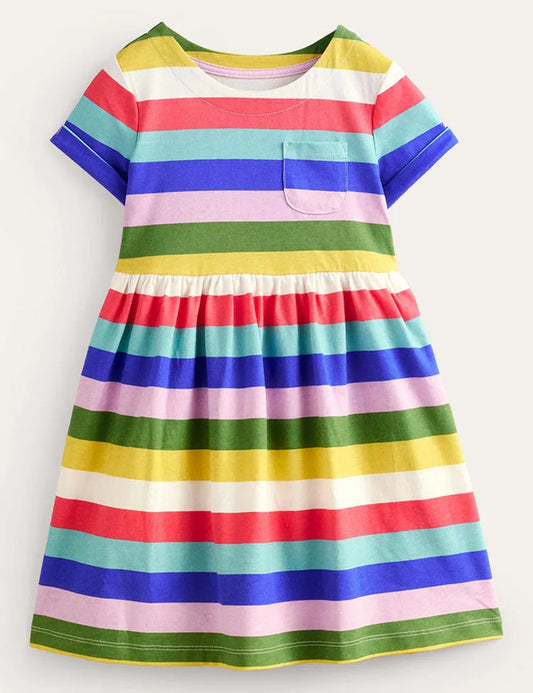 Kleid mit Regenbogenstreifen