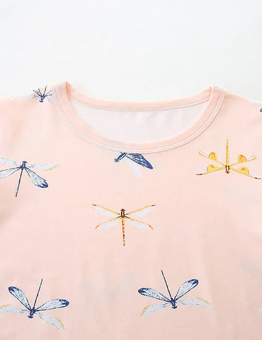 Conjunto de camiseta de manga corta y pantalones cortos con estampado de libélula