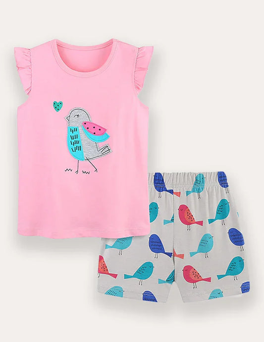 Conjunto de camiseta y pantalones cortos con aplicación de pájaros