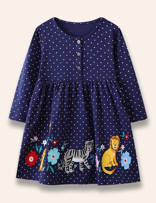 Kleid mit Wildtier-Applikation auf der Brust und Knopfleiste