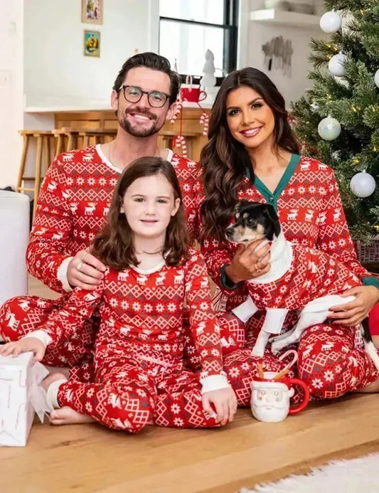 Bijpassende pyjama met rendierenfamilie met kerstprint