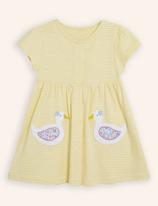 Gestreiftes Kleid mit Entenapplikation