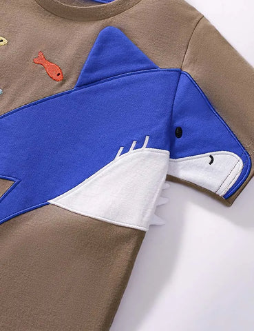Set met T-shirt en korte broek met korte mouwen en haai-appliqué