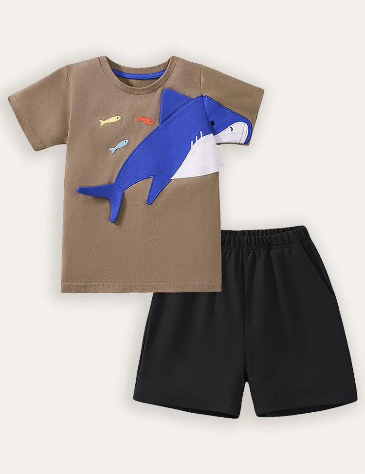 Set met T-shirt en korte broek met korte mouwen en haai-appliqué