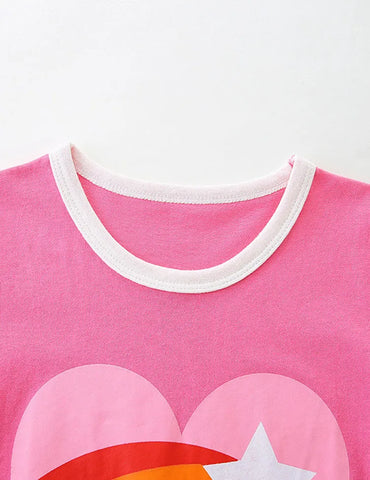 Camiseta de manga corta con estampado de arcoíris Love