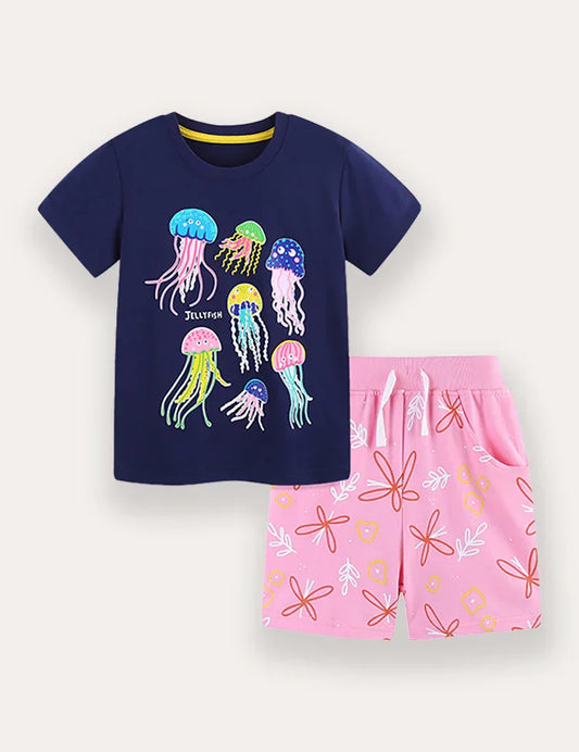 Conjunto de camiseta y pantalones cortos con estampado de medusas